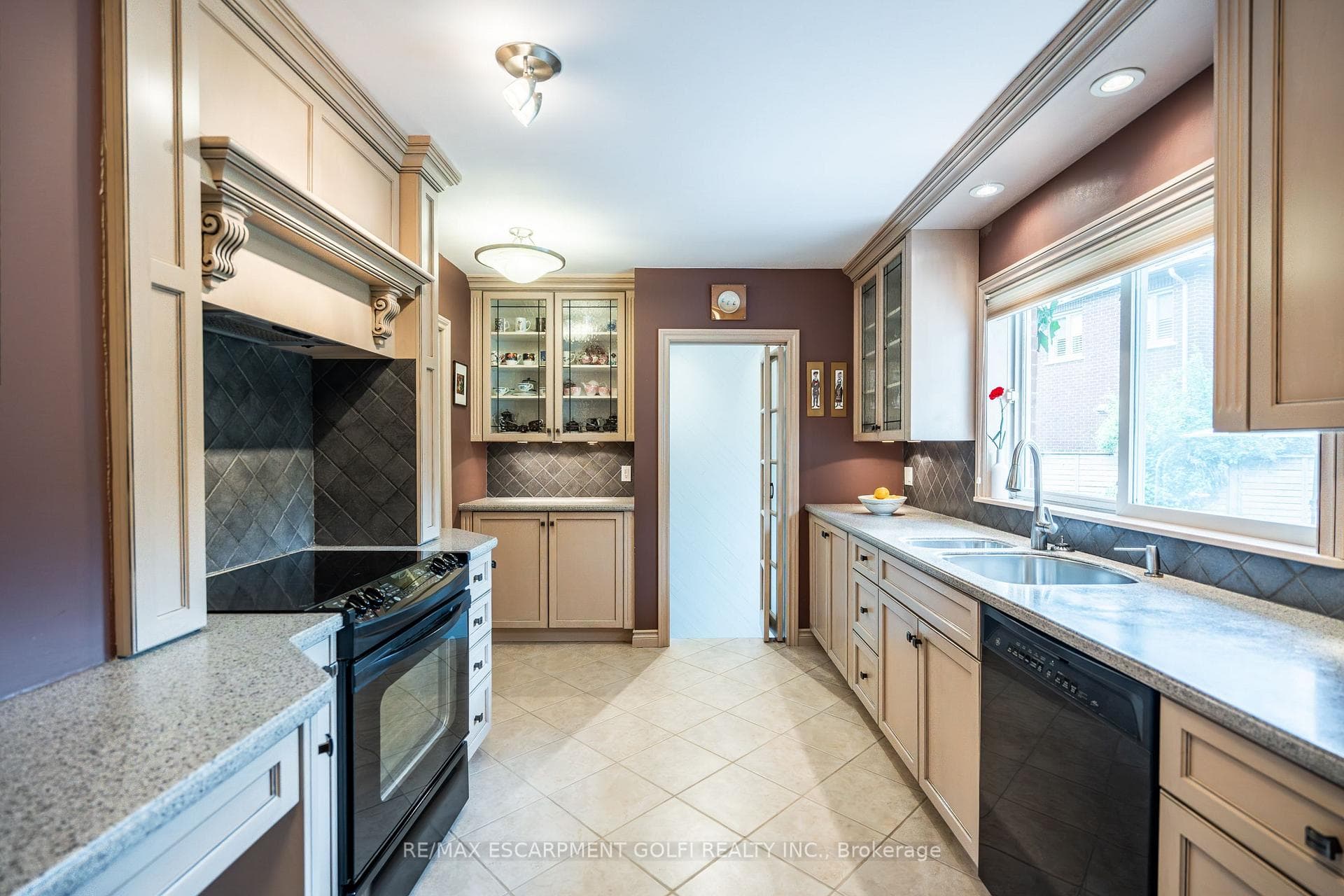 98 HADLEY Drive photo 6