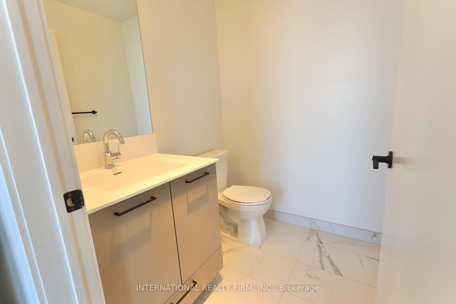 20 Lagerfeld Drive Unit B-020 photo 11