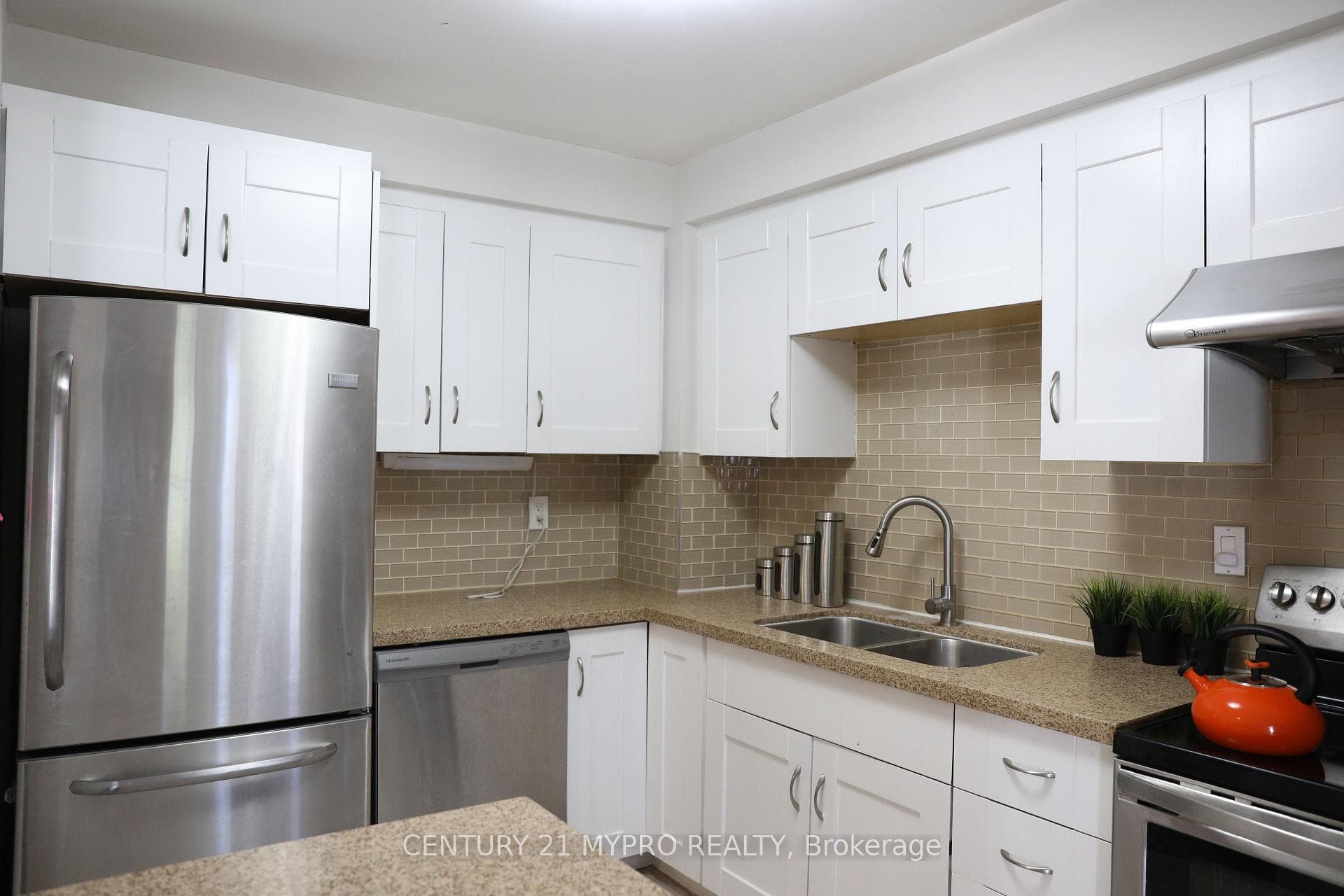 105 Carlton Road Unit 18 photo 11