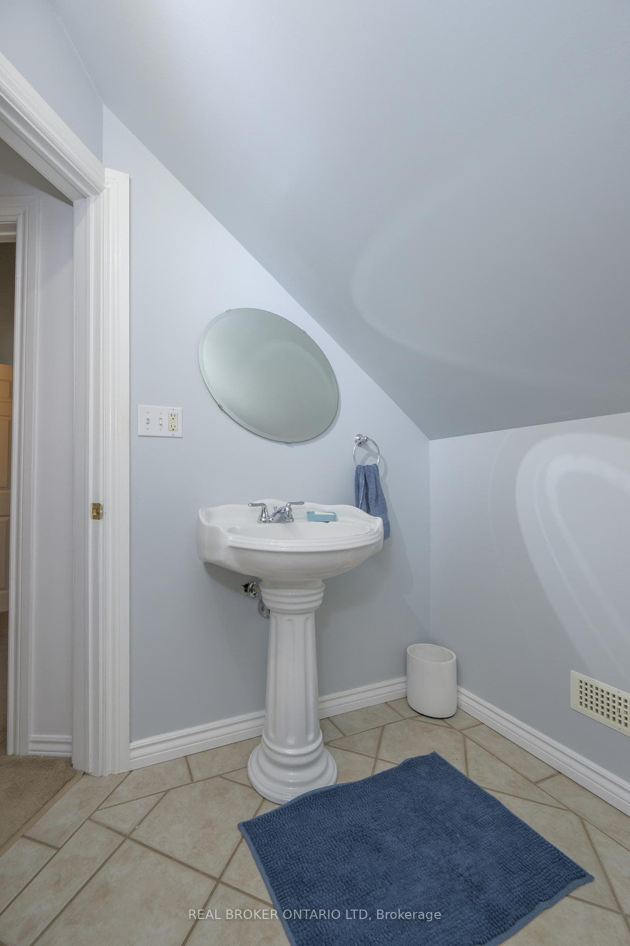 99 Springbank Drive photo 25