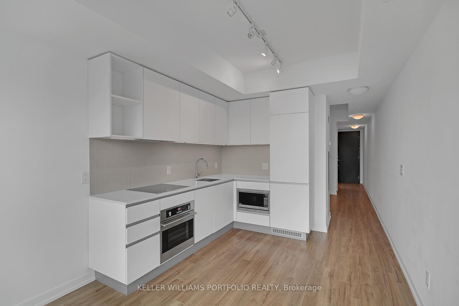 377 Madison Avenue Unit 523 photo 16