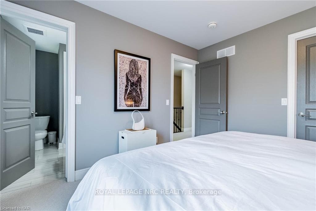 608 Simcoe Street Unit 7 photo 23