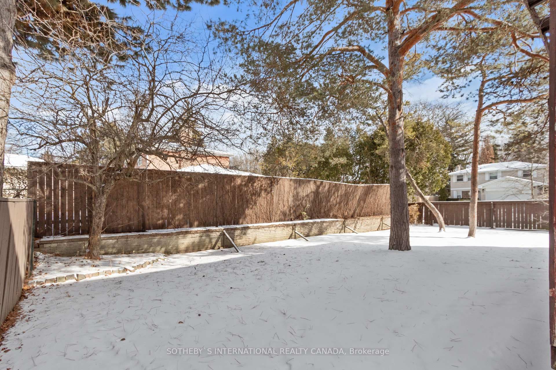 62 Foursome Crescent photo 31