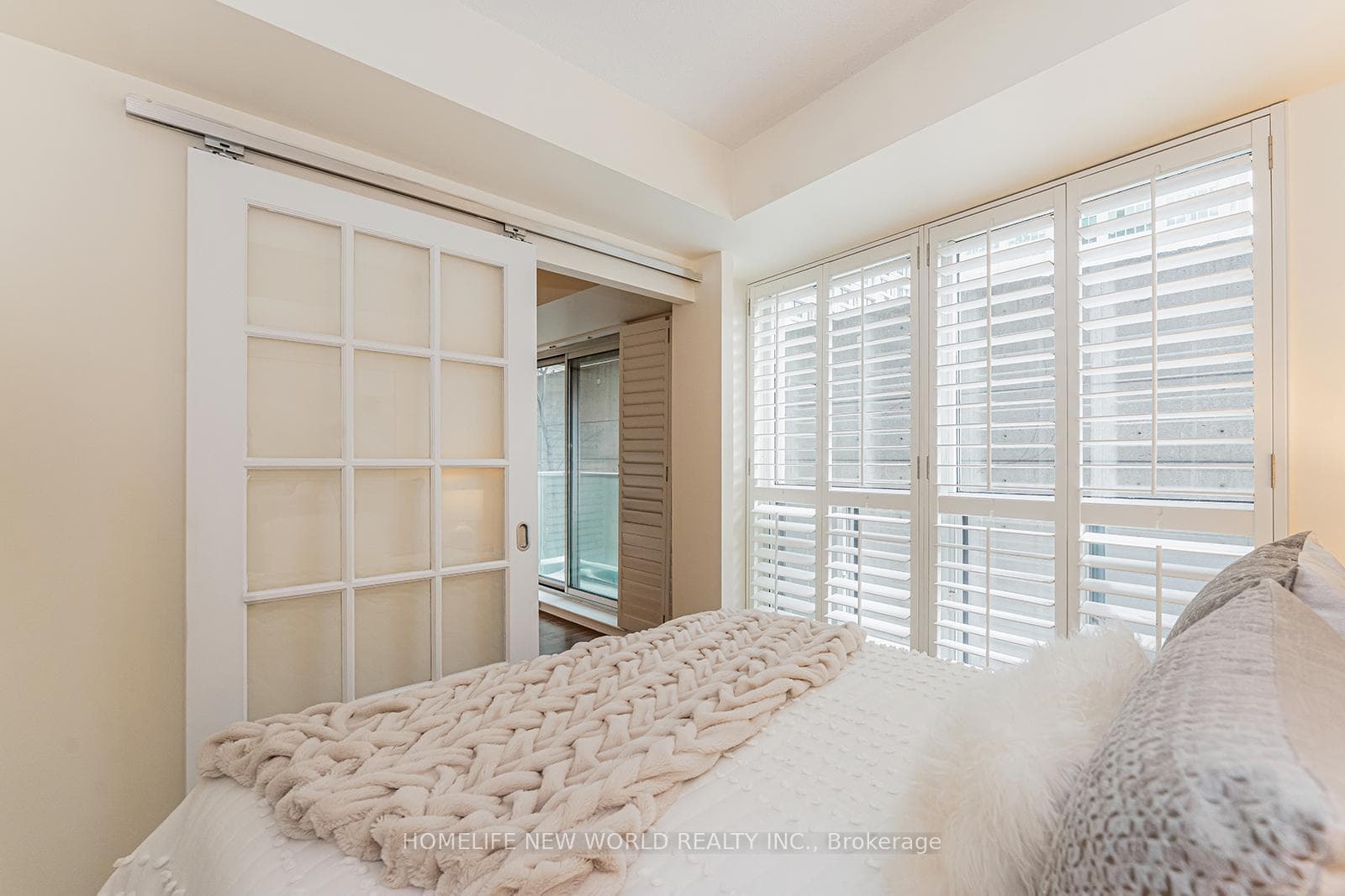 8 Park Road Unit 1716 photo 14