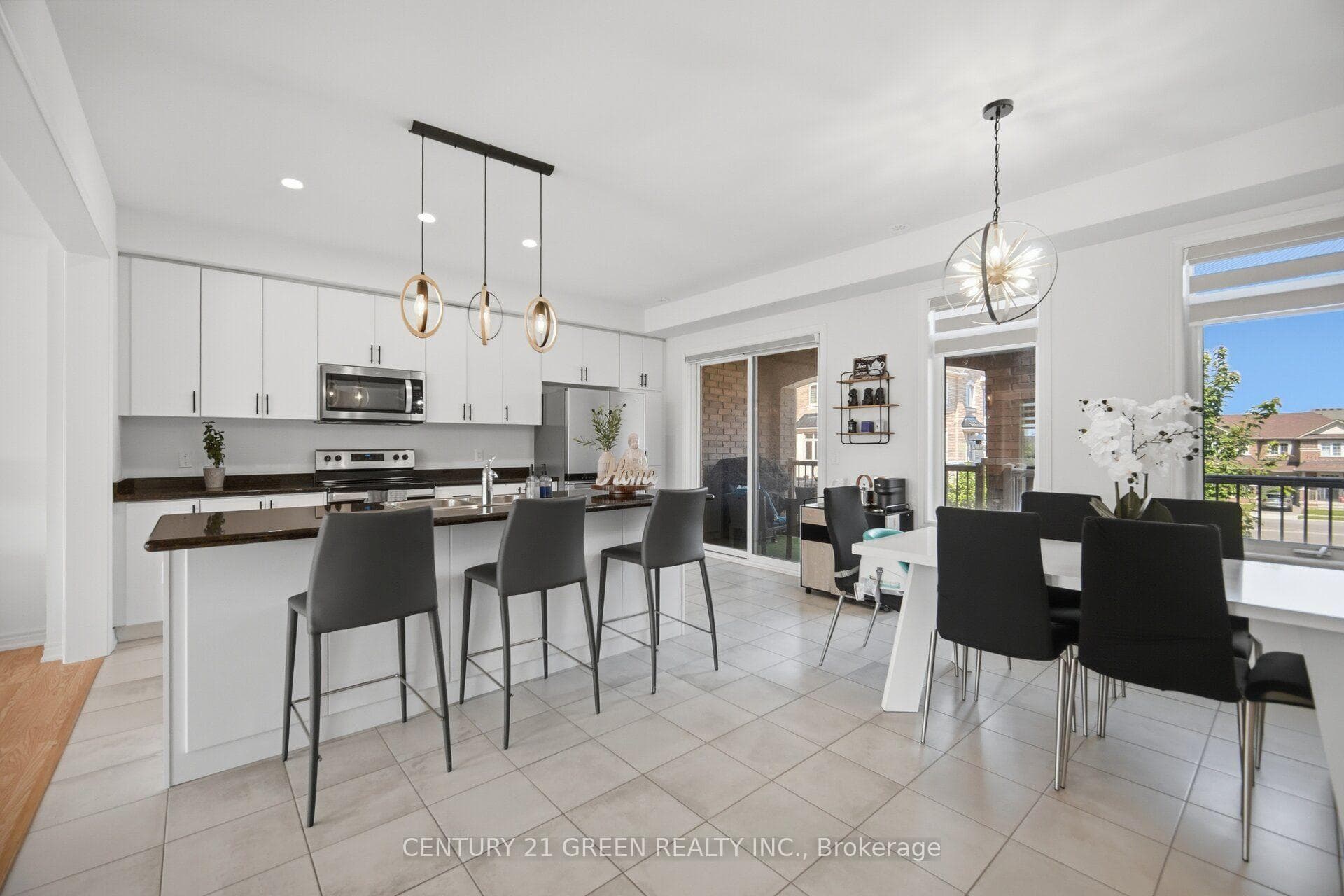 537 Dundas Street photo 13