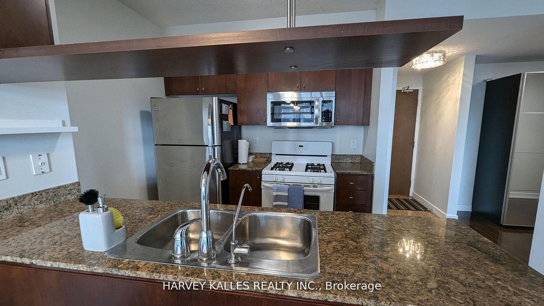 35 Mariner Terrace Unit 4001 photo 3