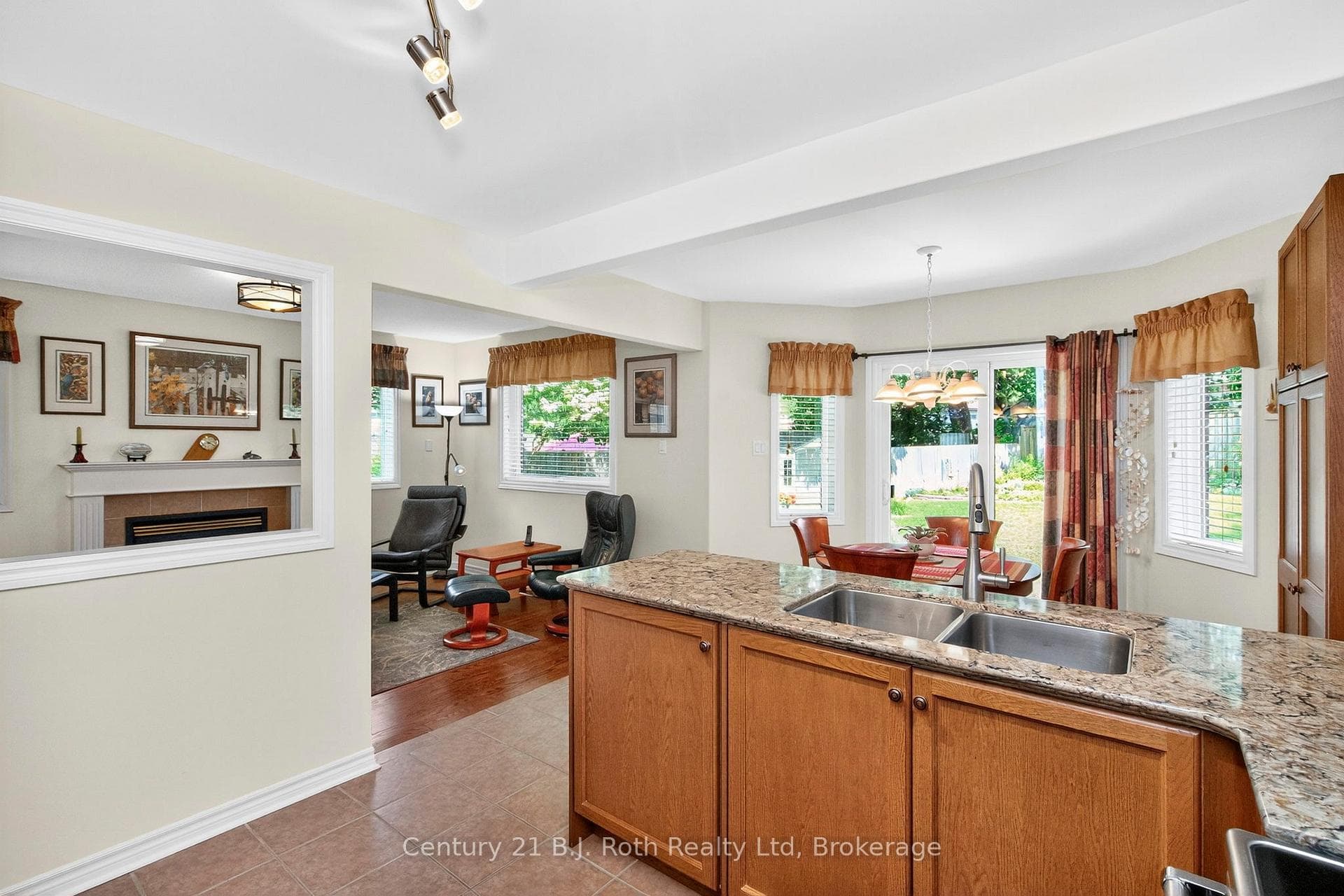 997 Whitney Crescent photo 13