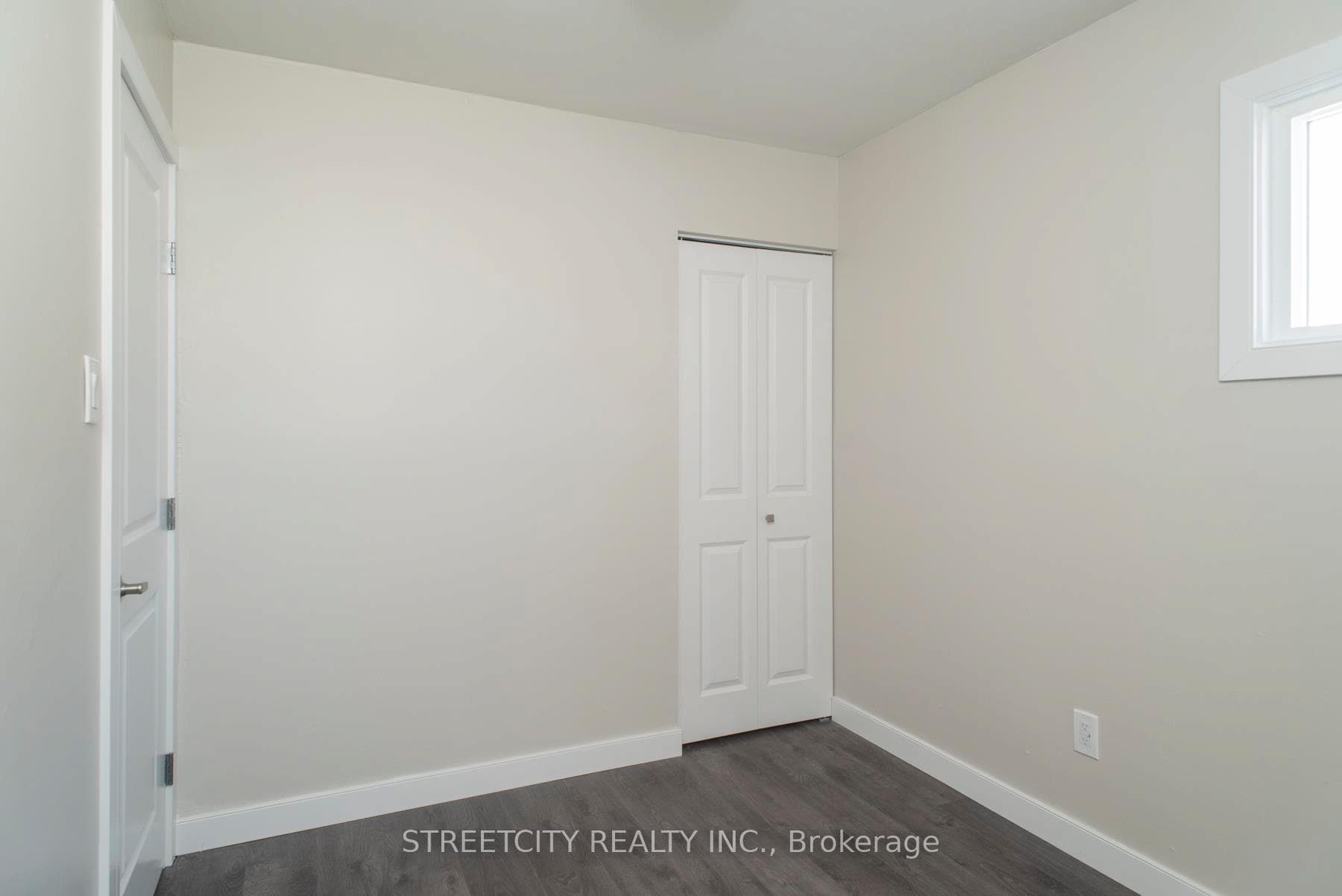 228 Christina Street photo 31
