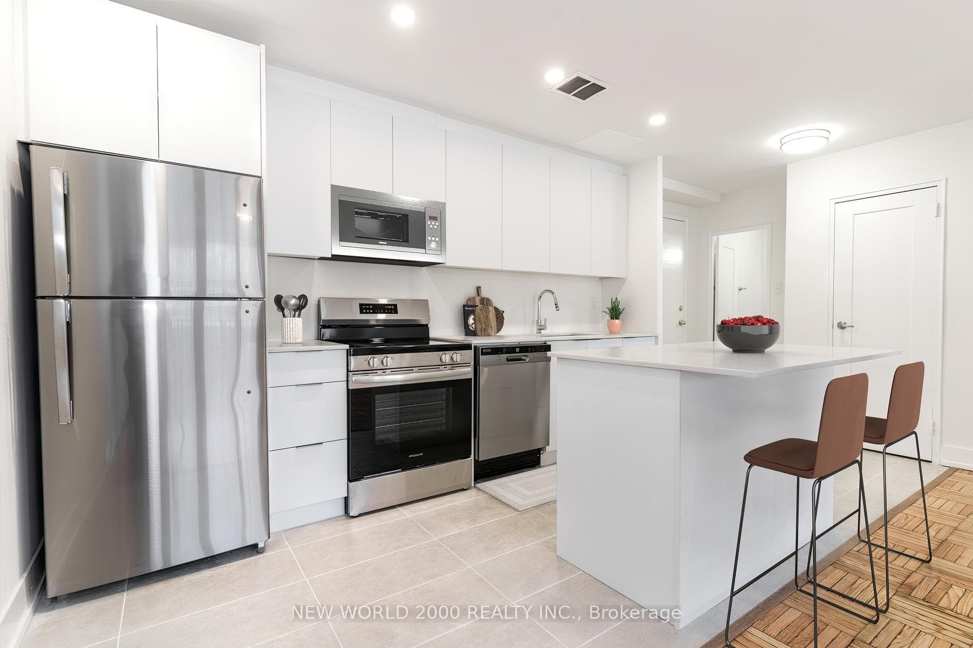 49 Glen Elm Avenue Unit 103 photo 1