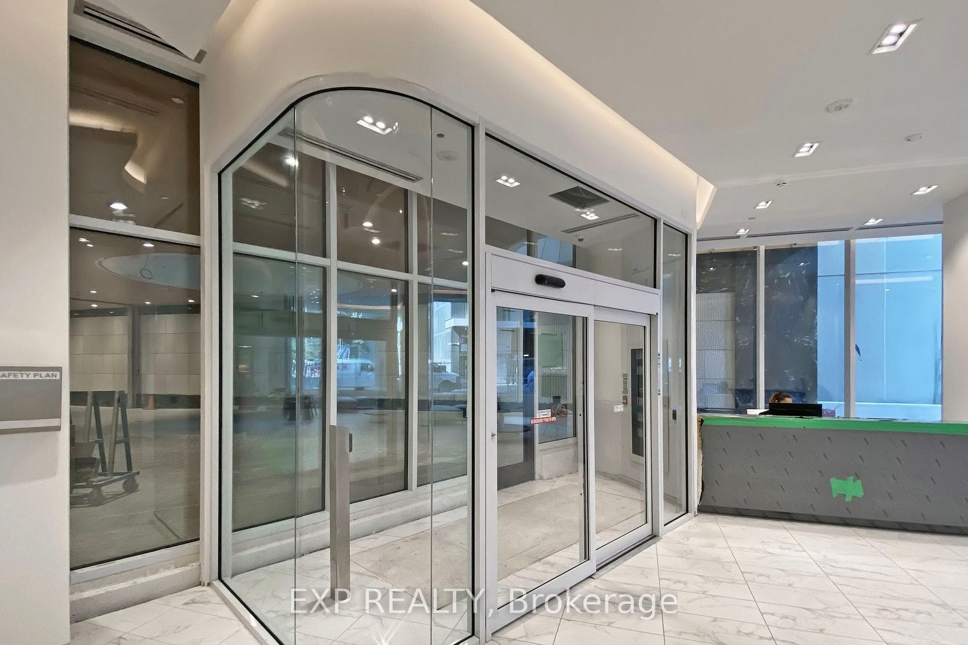 238 Simcoe Street Unit 1302 photo 4
