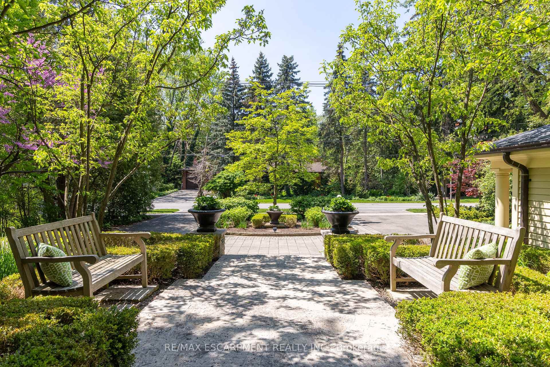 317 Chartwell Road photo 3
