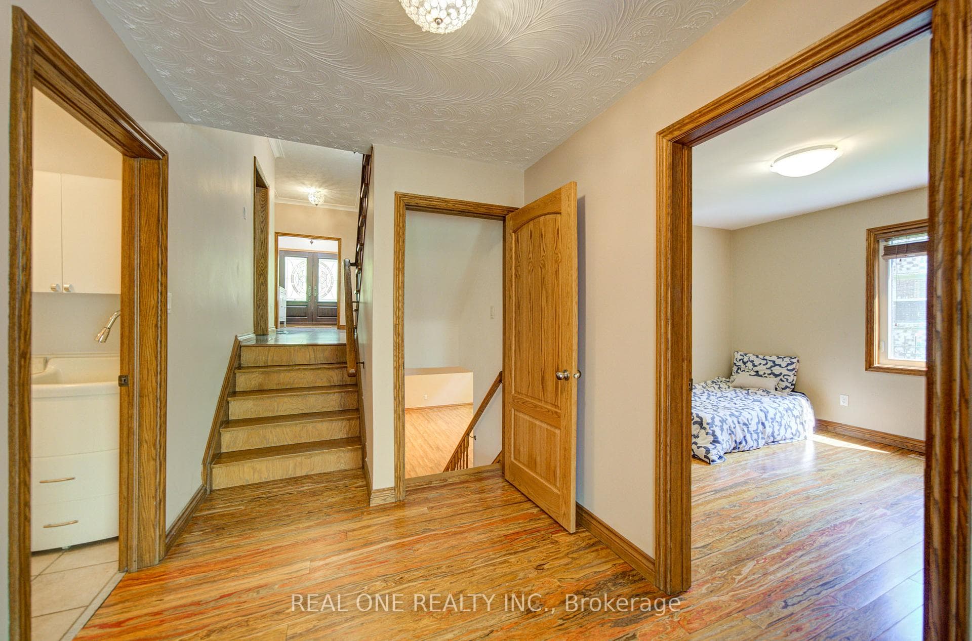 1439 Ballyclare Drive photo 24