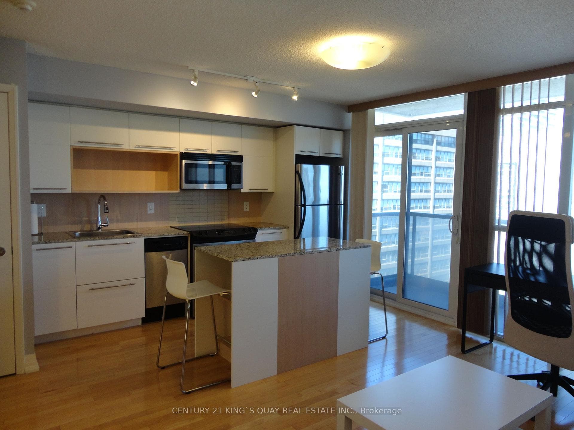 25 Carlton Street Unit 2011 photo 5