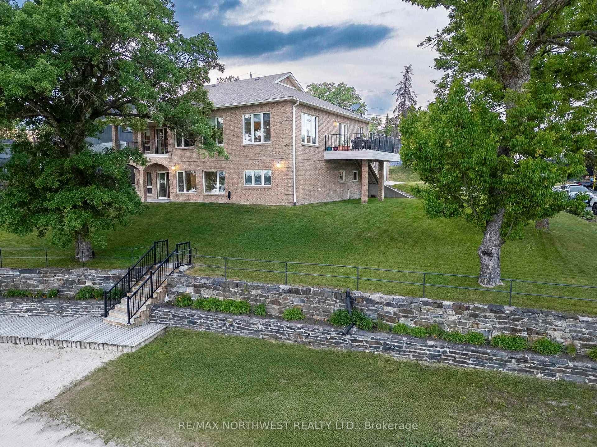 110 Lakeside Crescent photo 45