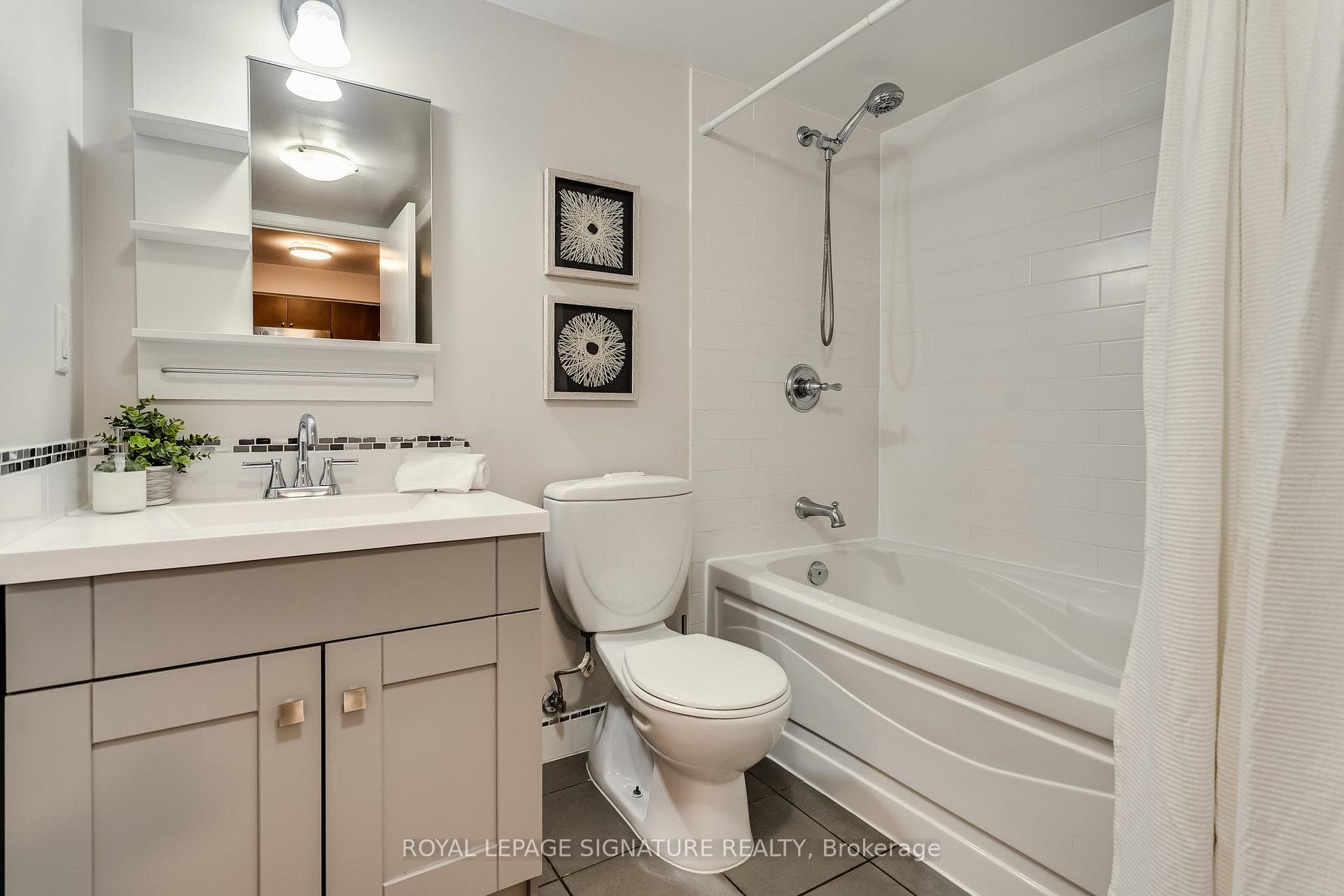 2191 Yonge Street Unit 910 photo 25