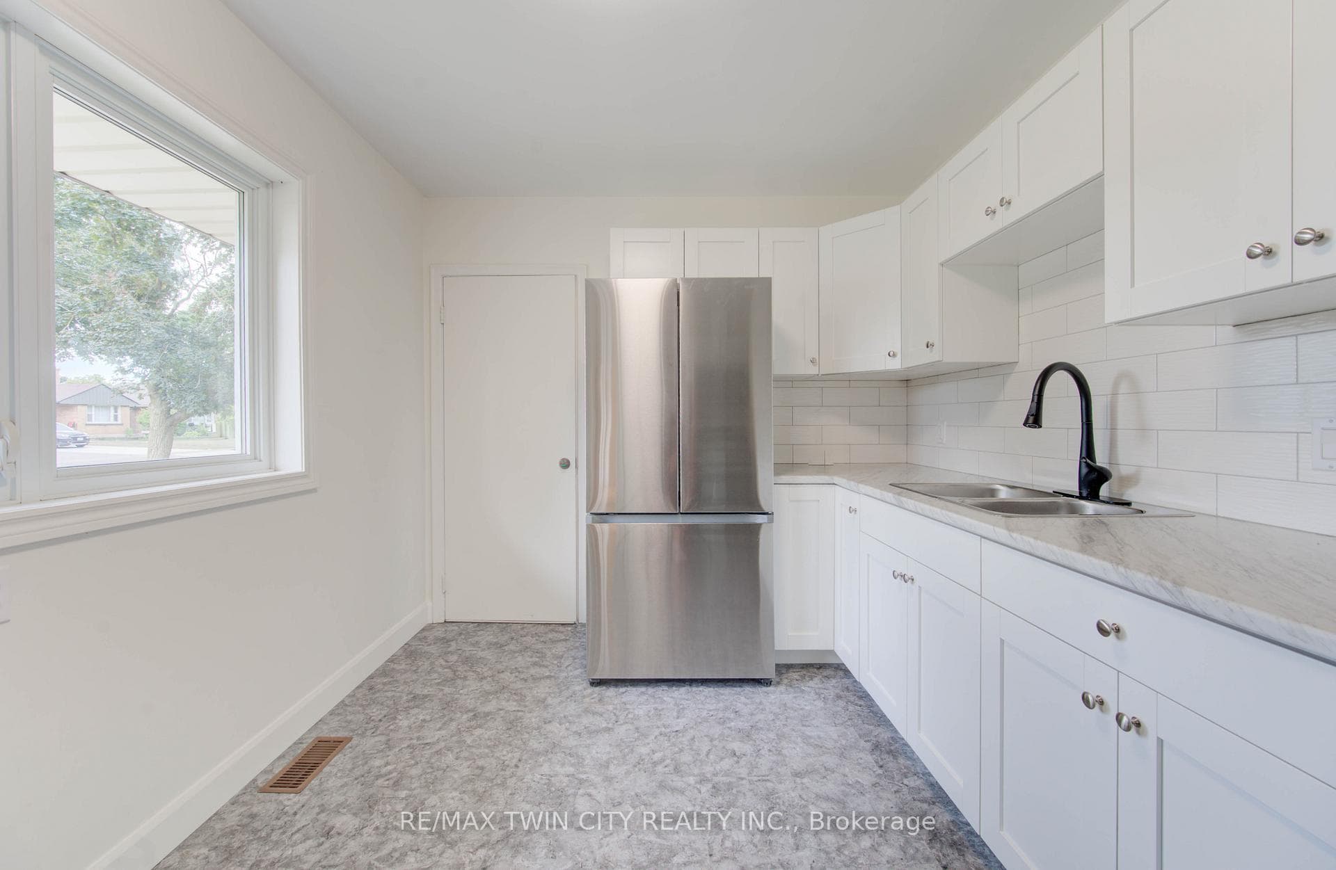 28 Jack Avenue photo 8