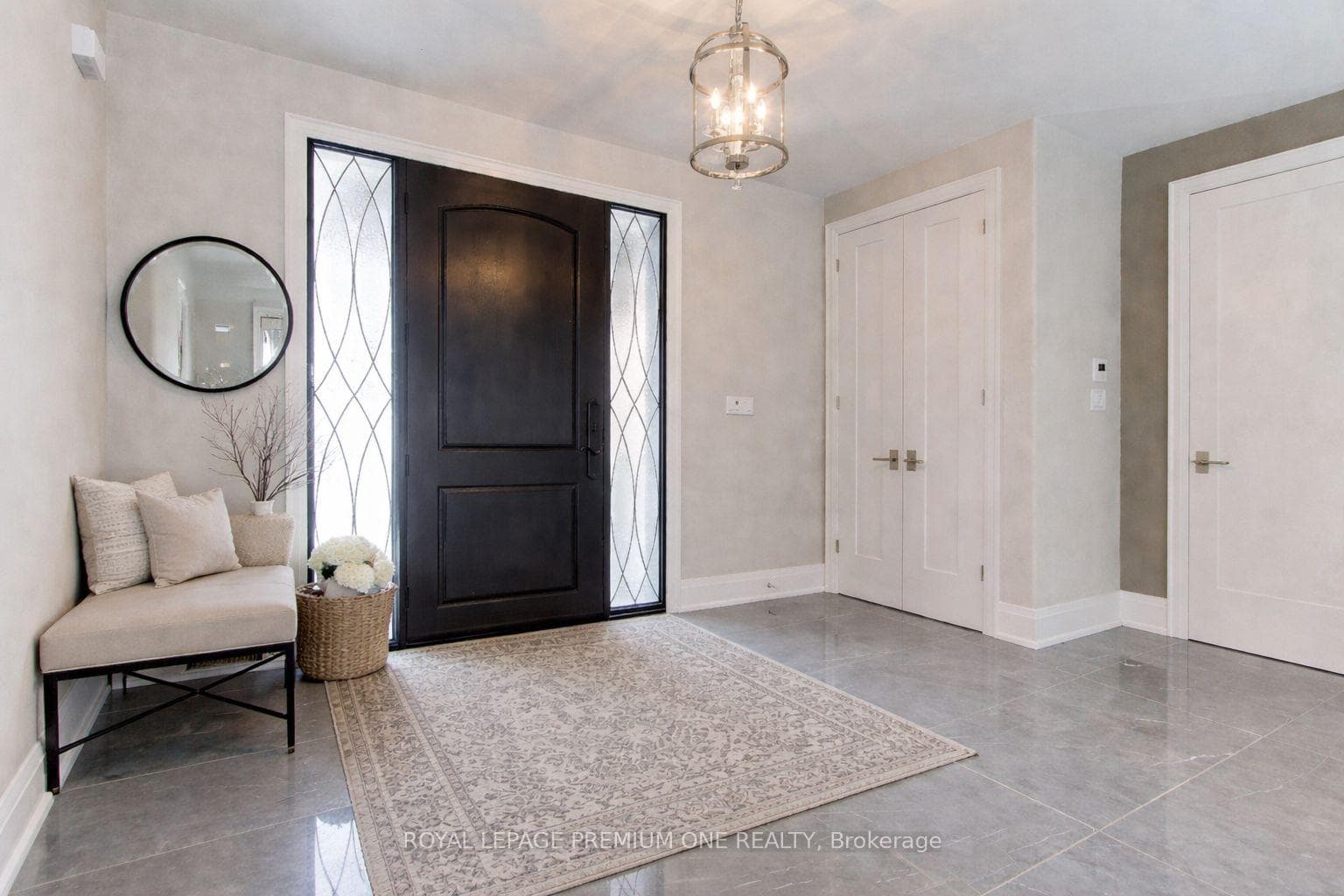 211 Pine Avenue photo 4