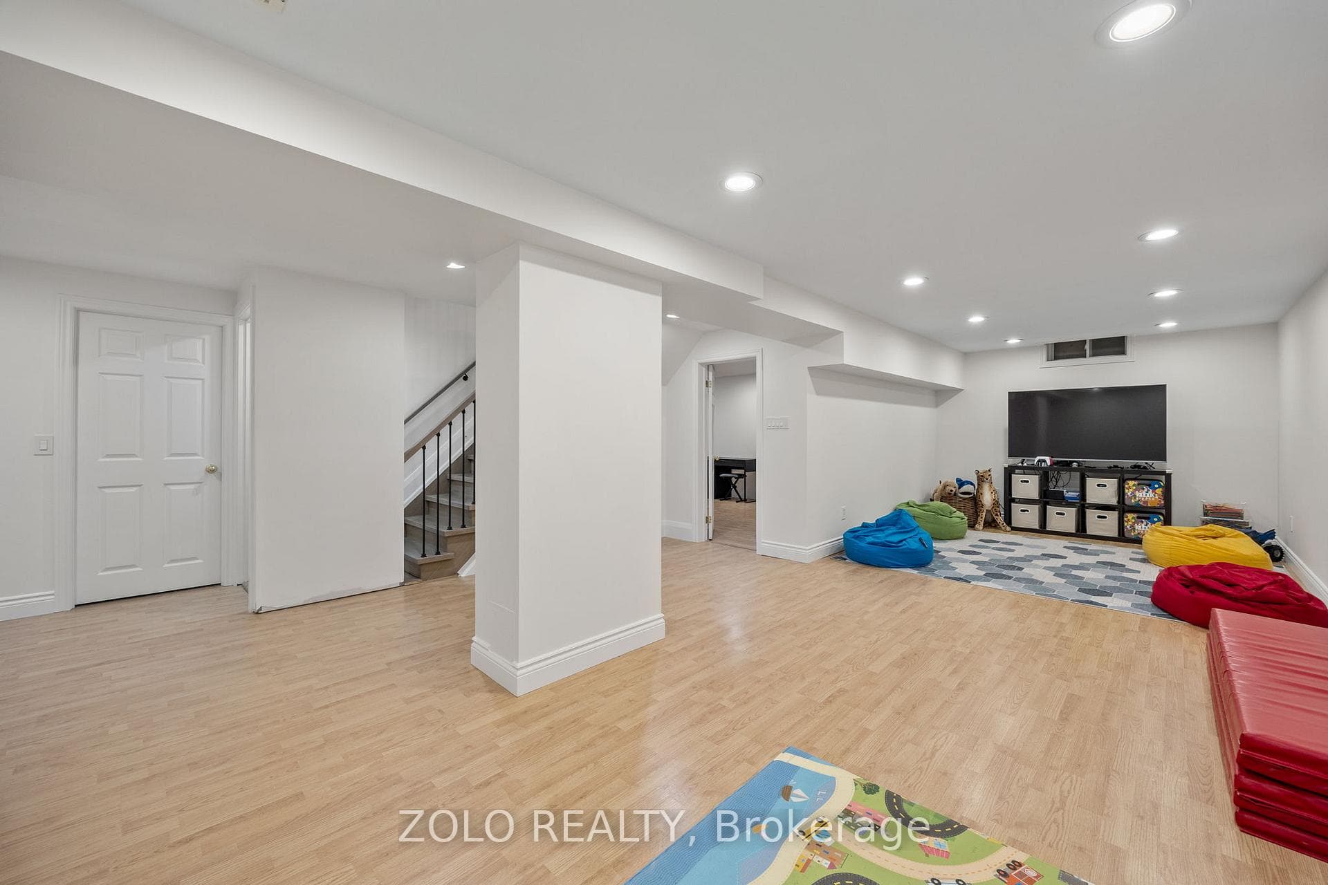 473 Keith Avenue photo 28