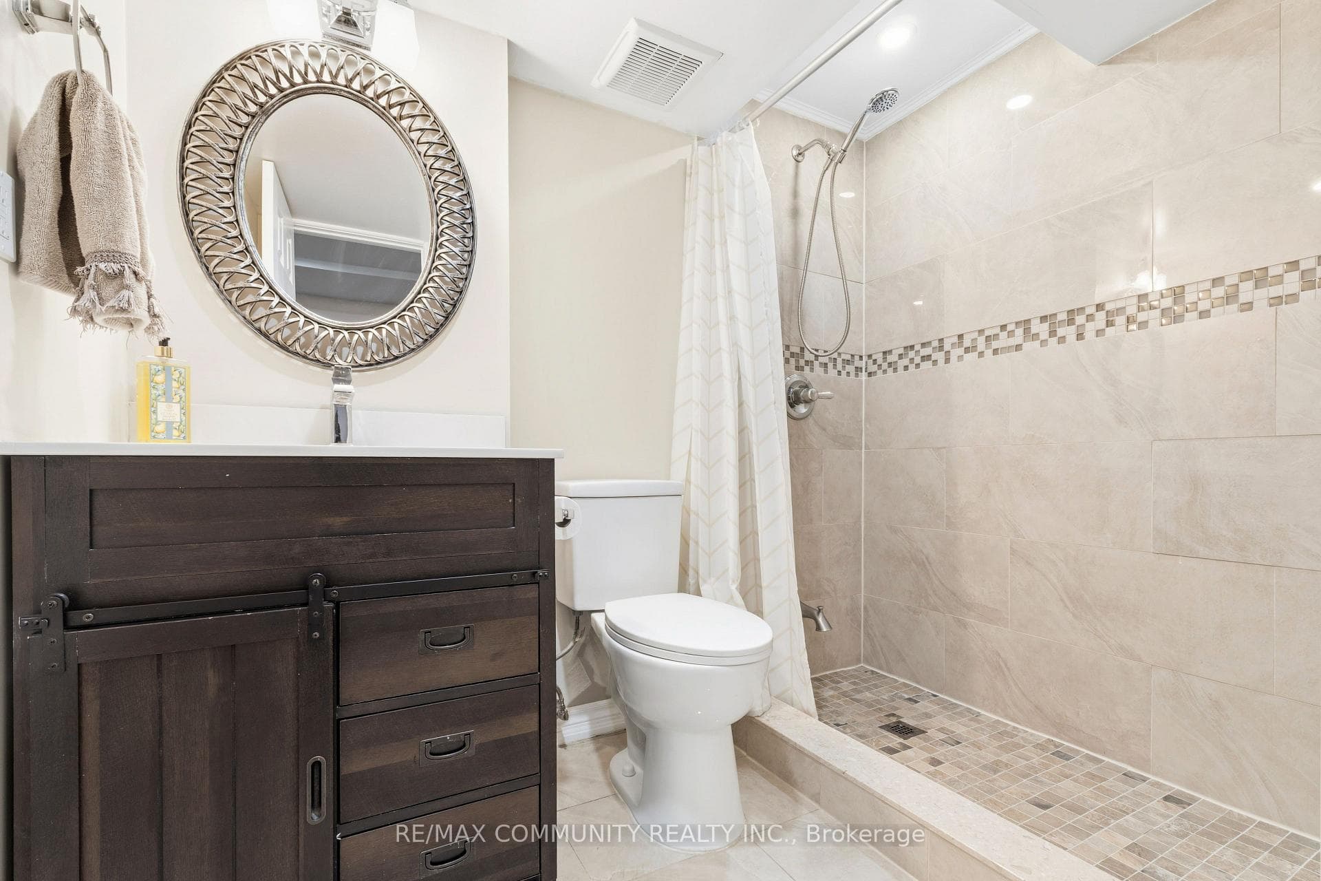 5673 Pegasus Street photo 35