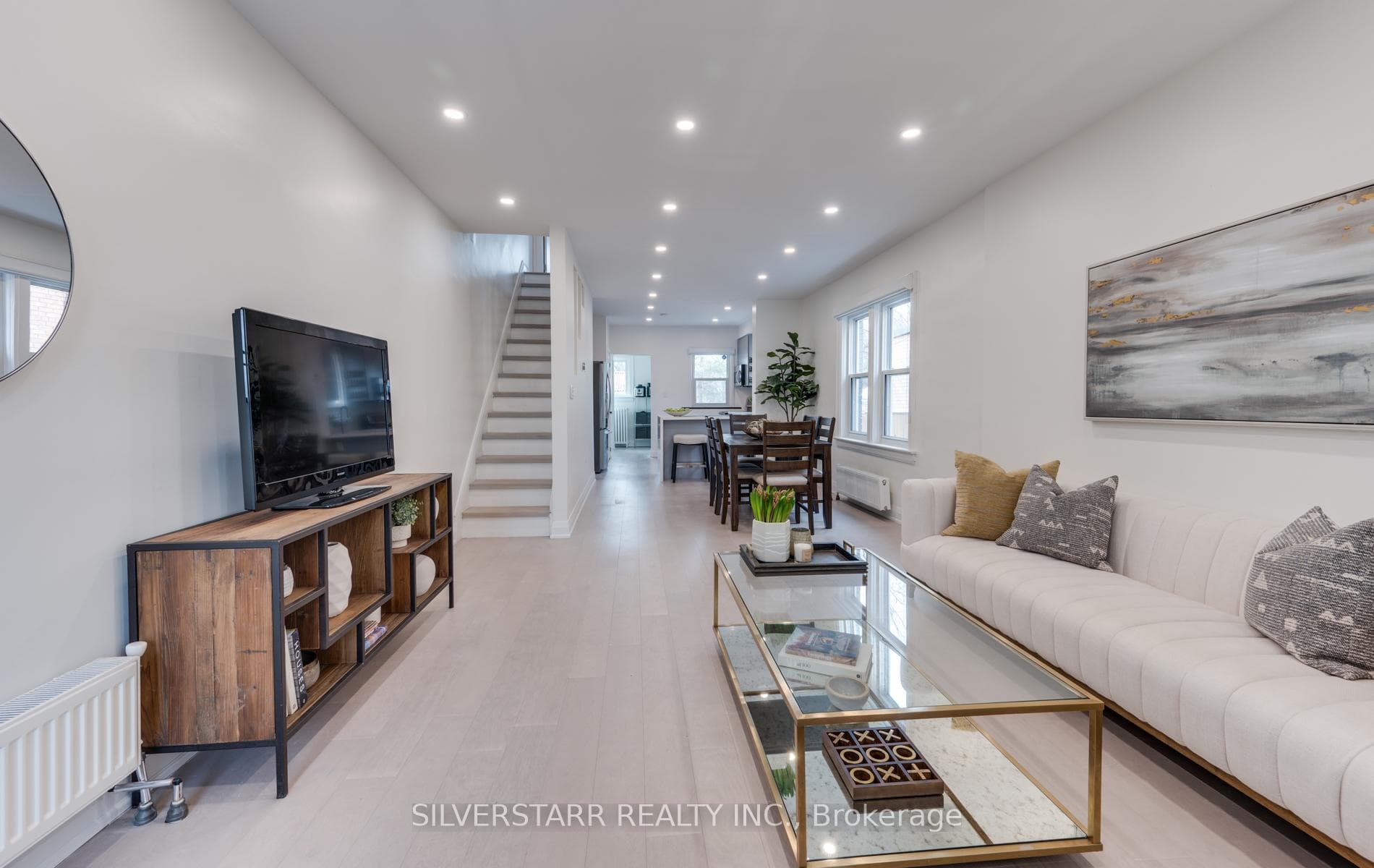 72 Harvie Avenue photo 5
