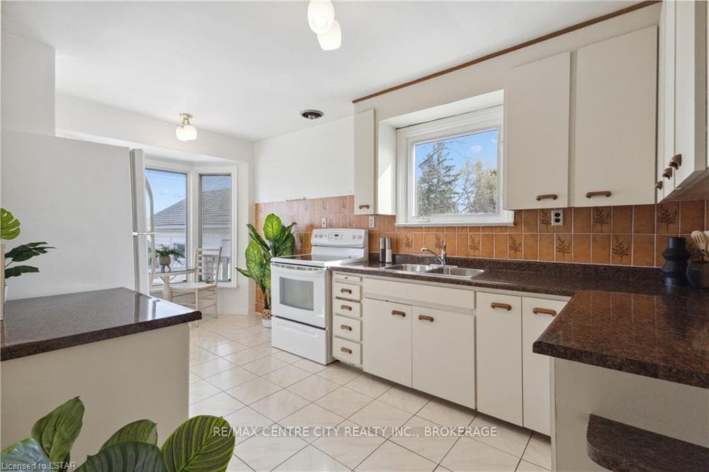 116 ROEHAMPTON Avenue photo 7