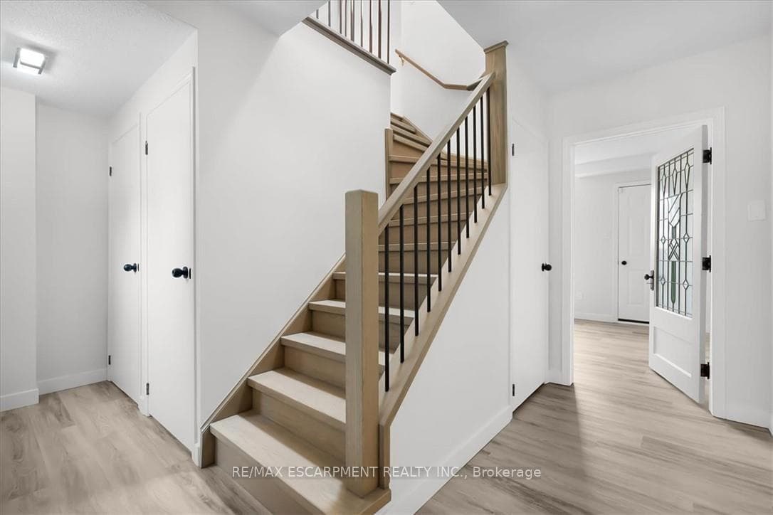 345 BERKINDALE Drive photo 19