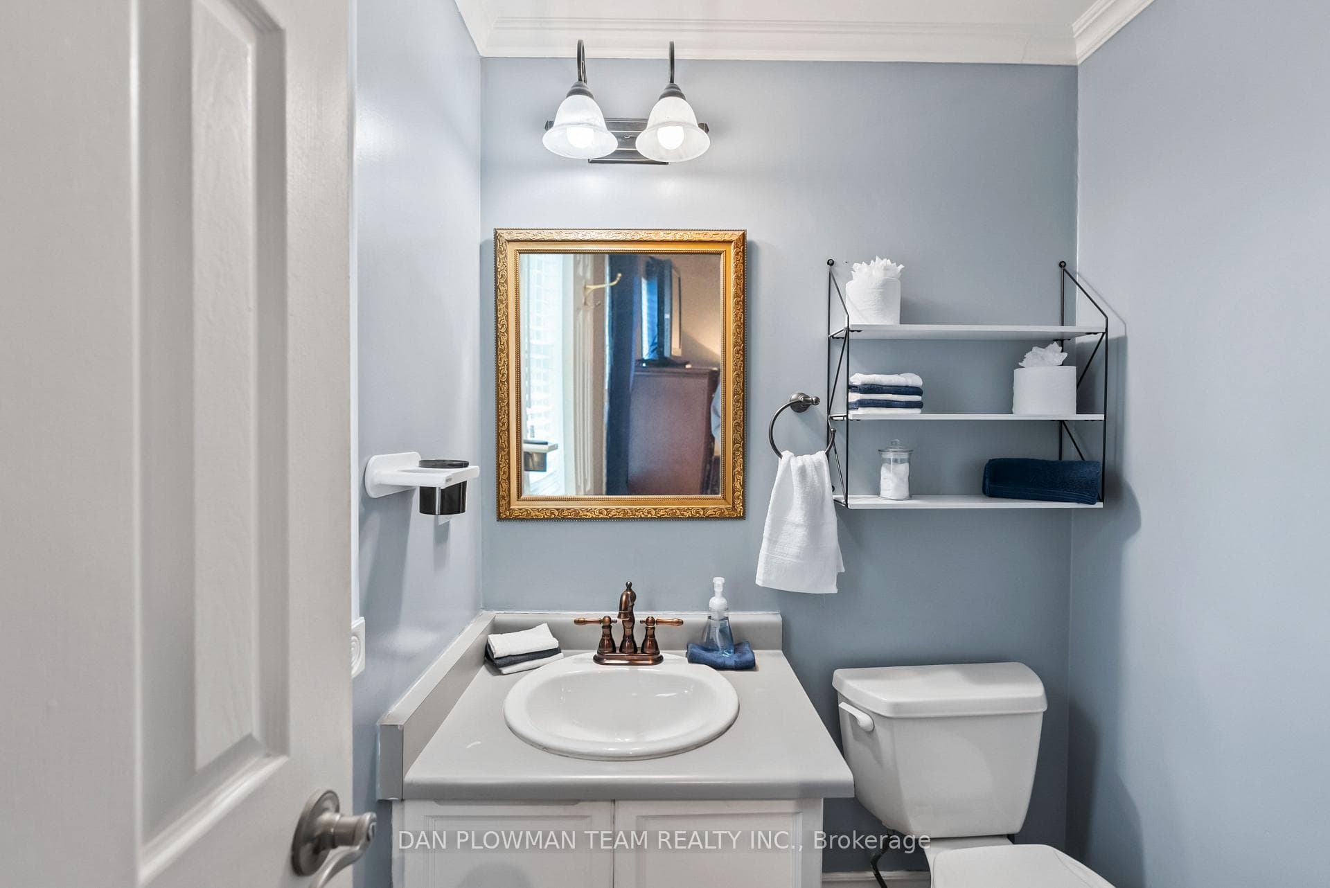 1509 Connery Crescent photo 24