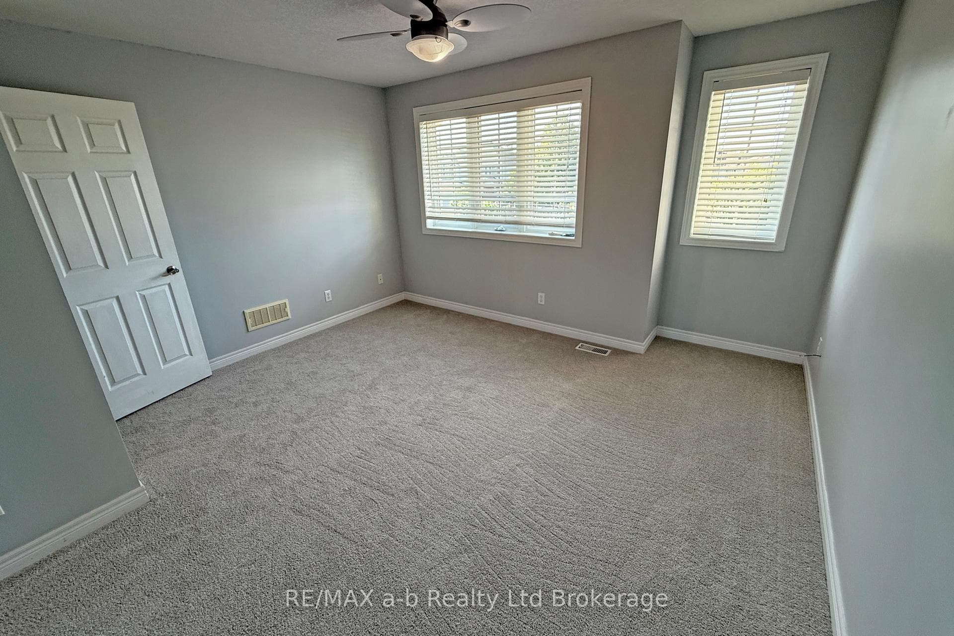 842 Springbank Avenue photo 32