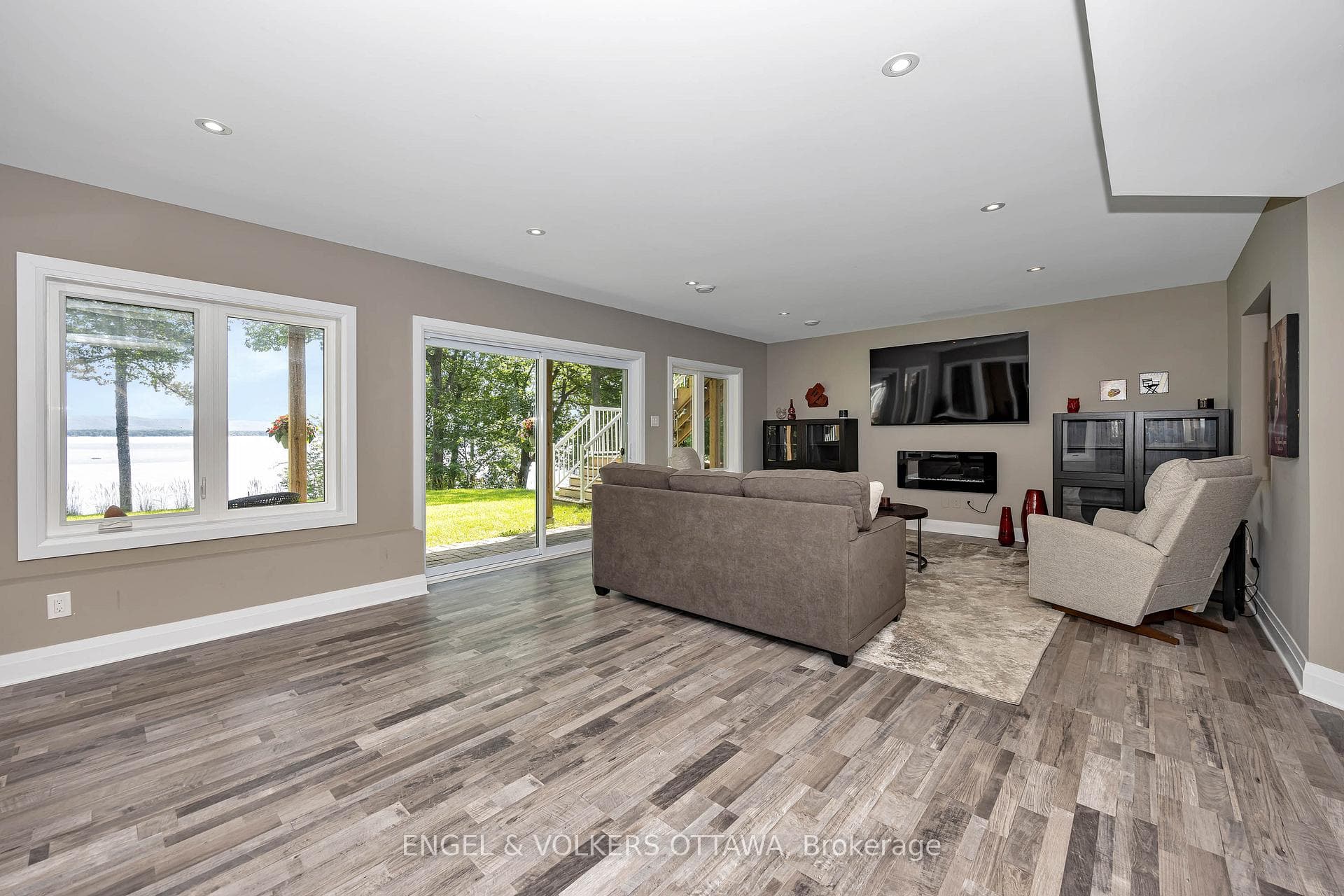 234 BAYVIEW Drive photo 19
