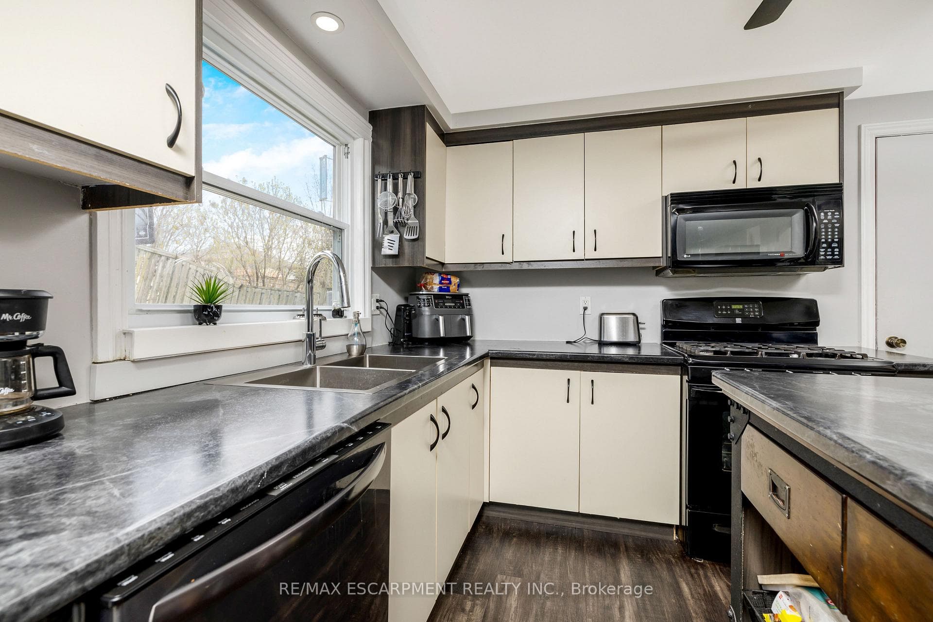 332 Imperial Road photo 12