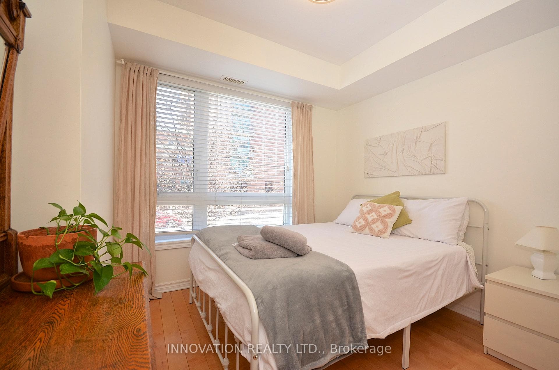 429 Kent Street Unit 219 photo 18