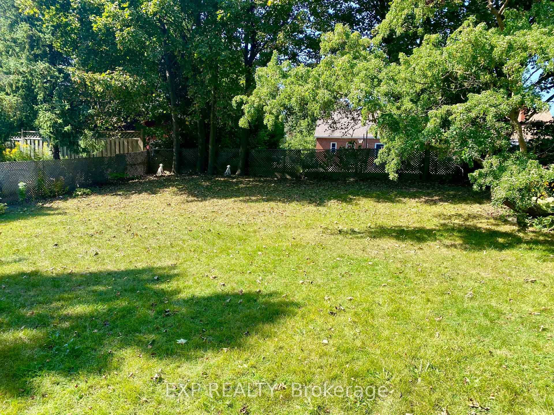 8 Vancouver Drive photo 8