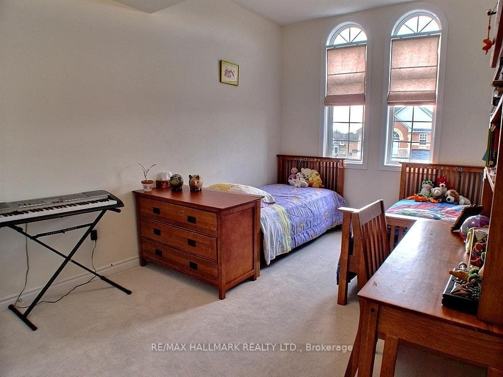 135 Maroon Drive photo 14