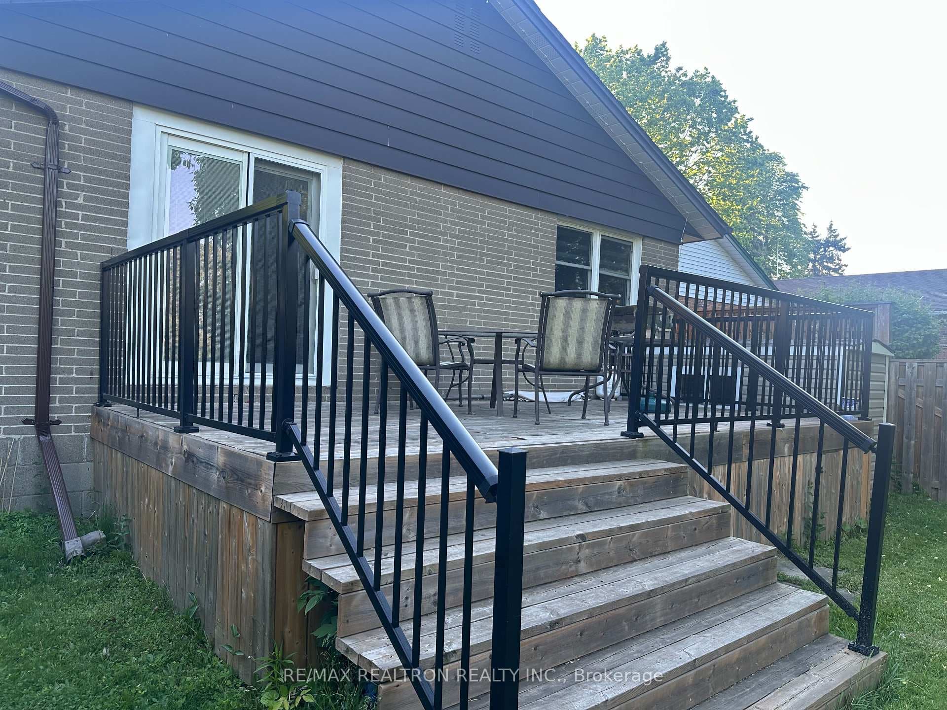 135 Treverton Drive Unit Main photo 18