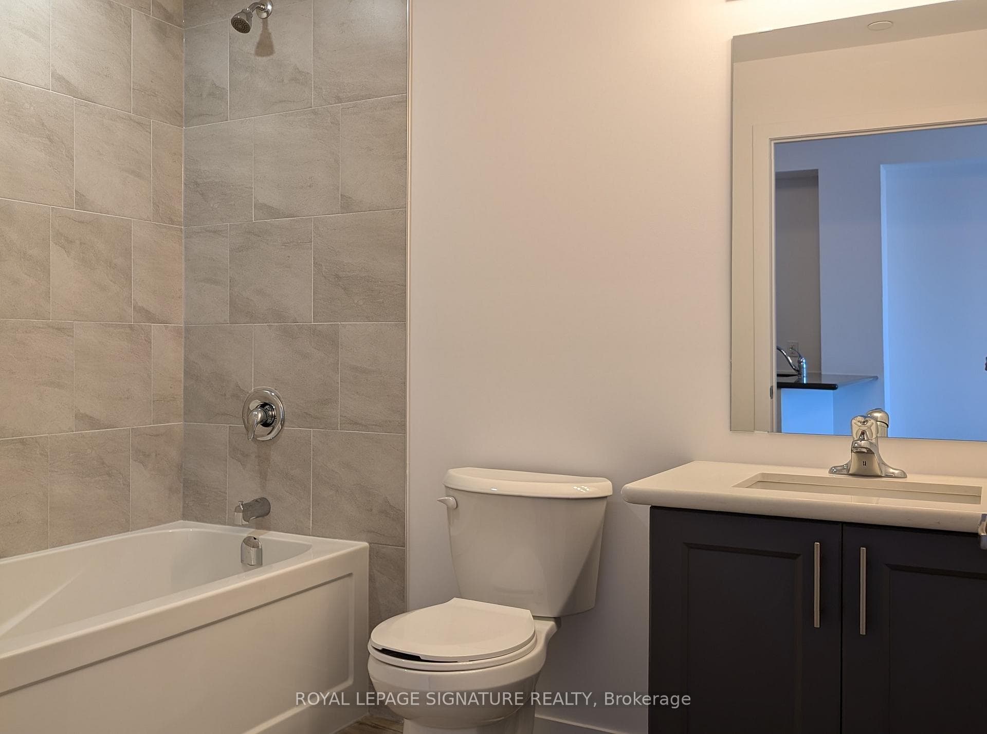 470 Dundas Street Unit 907 photo 7
