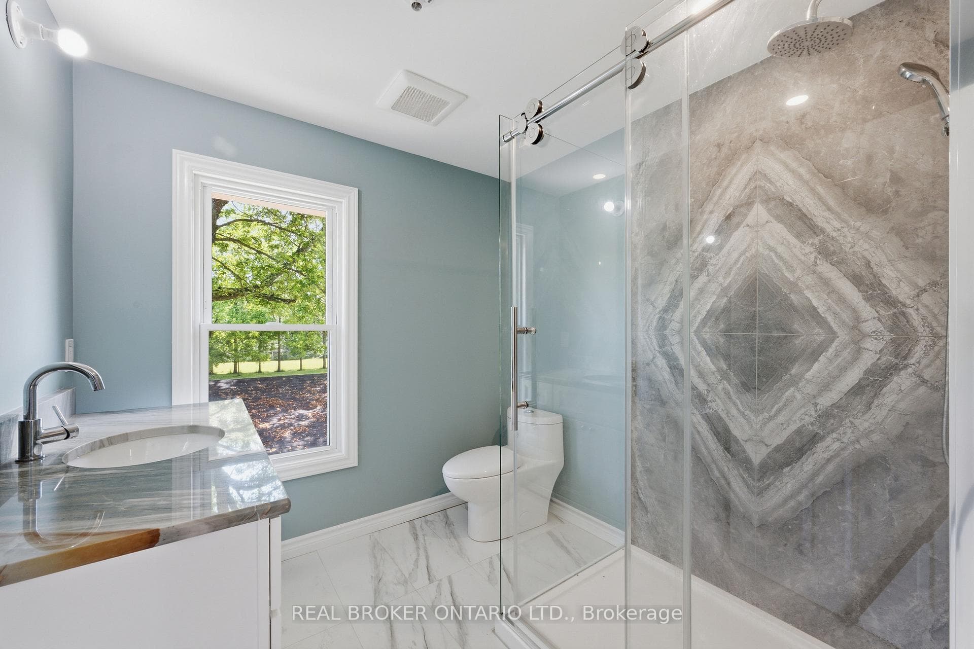 fourth bedroom ensuite