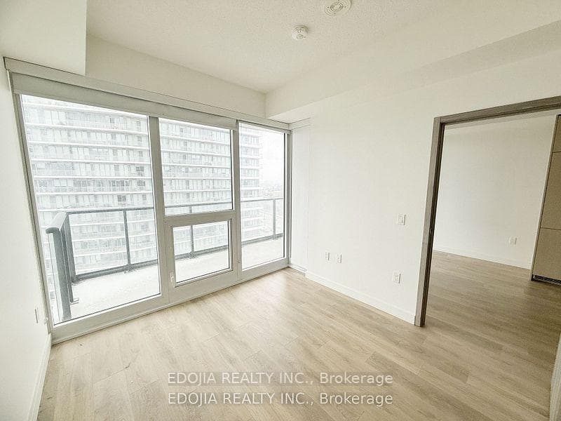 95 Mcmahon Drive Unit 1815 photo 2