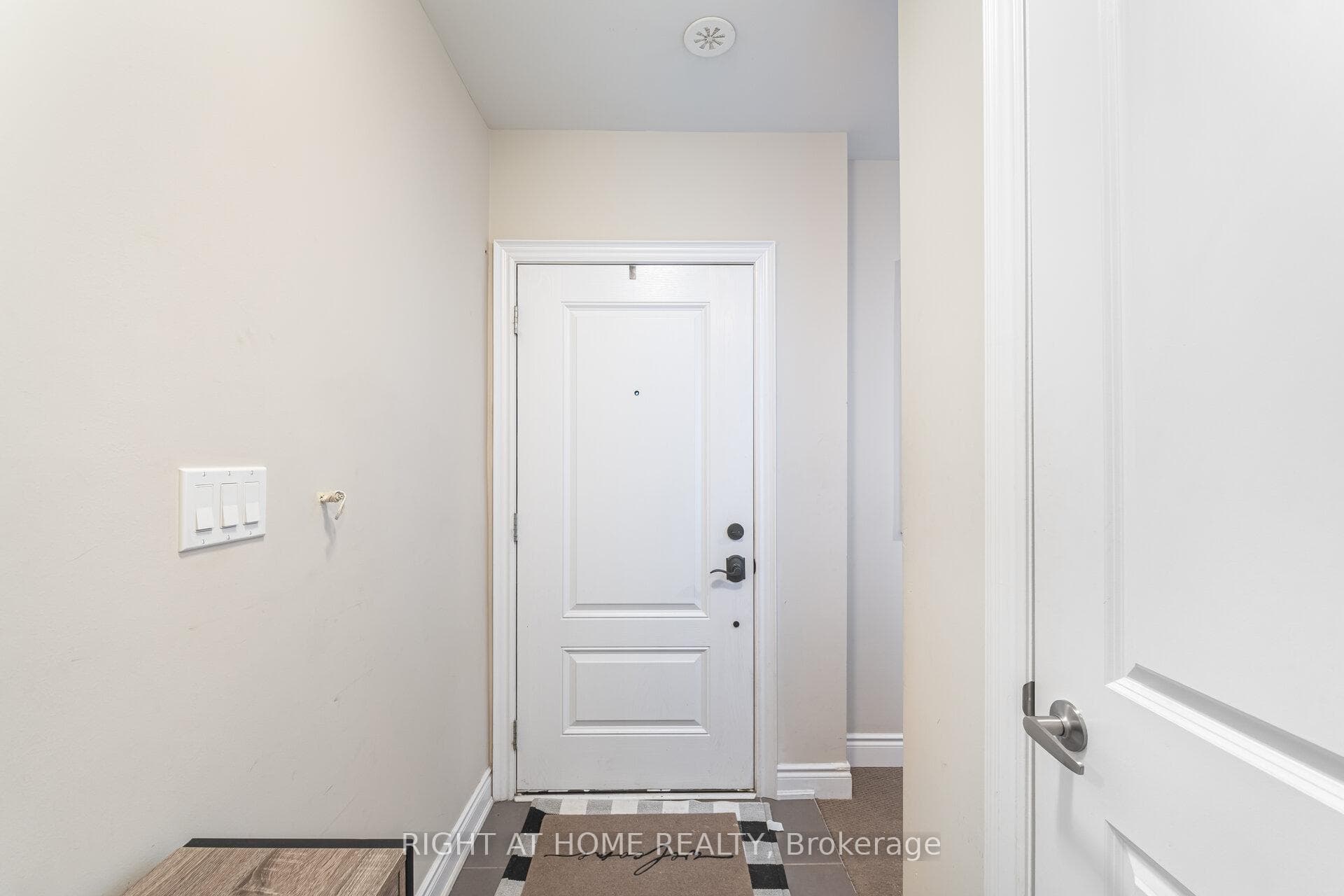 2160 Trafalgar Road Unit Unit 5 photo 2