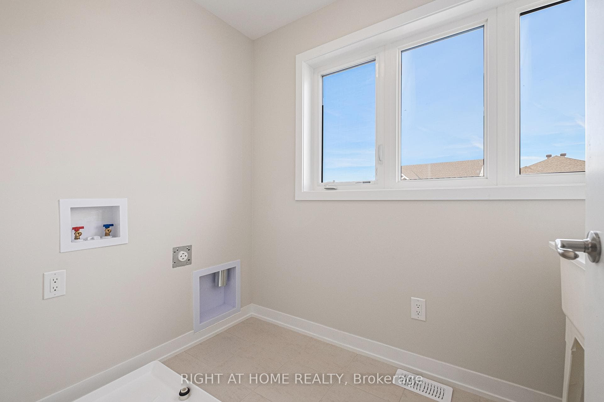 600 Cygnus Street photo 24