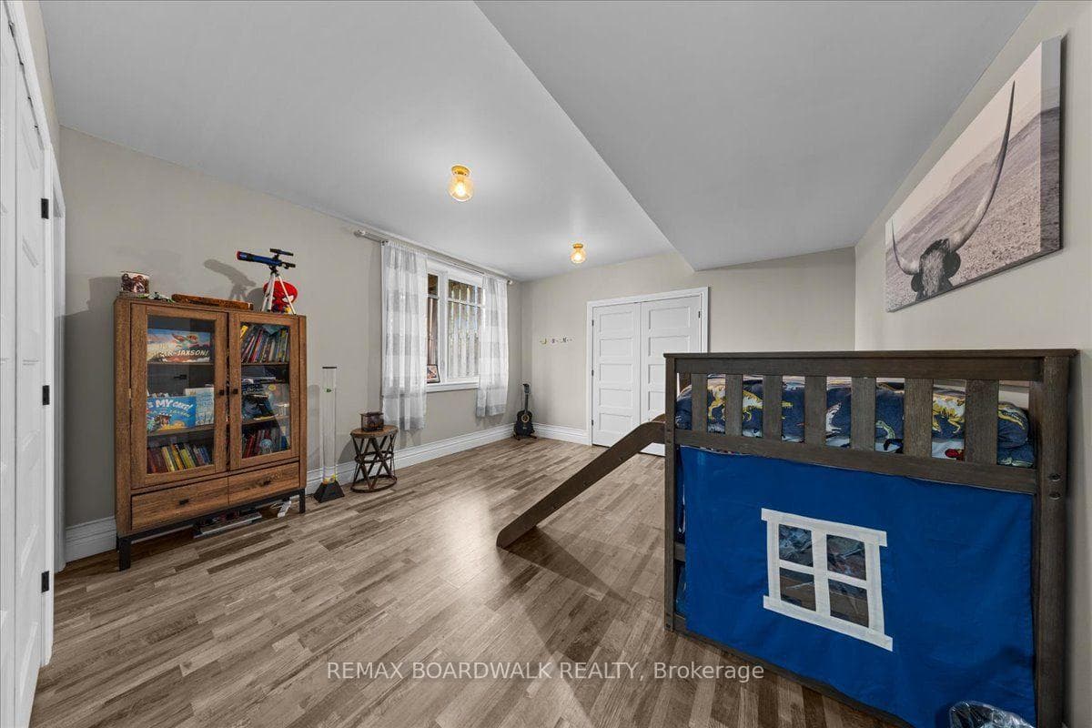 225 HILLCREST Drive photo 41
