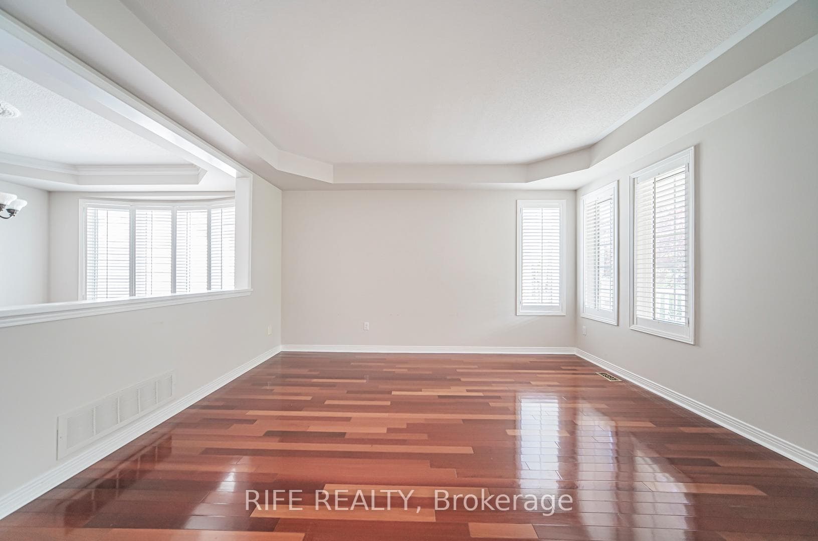 37 Burndenford Crescent photo 3