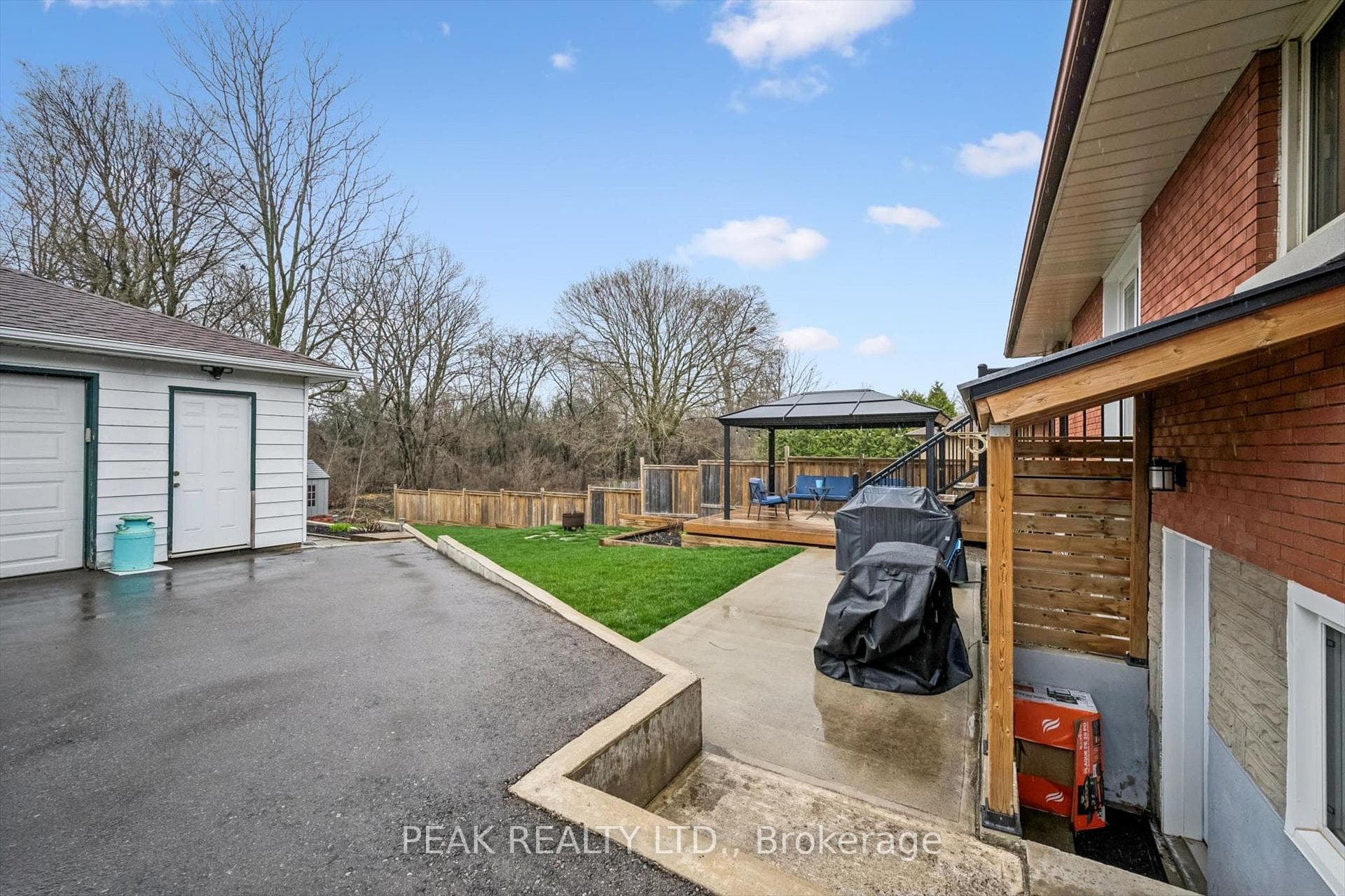 223 Connaught Street photo 31