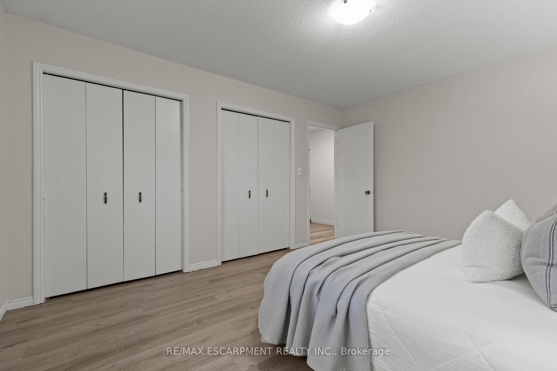 137 Brookfield Boulevard photo 24