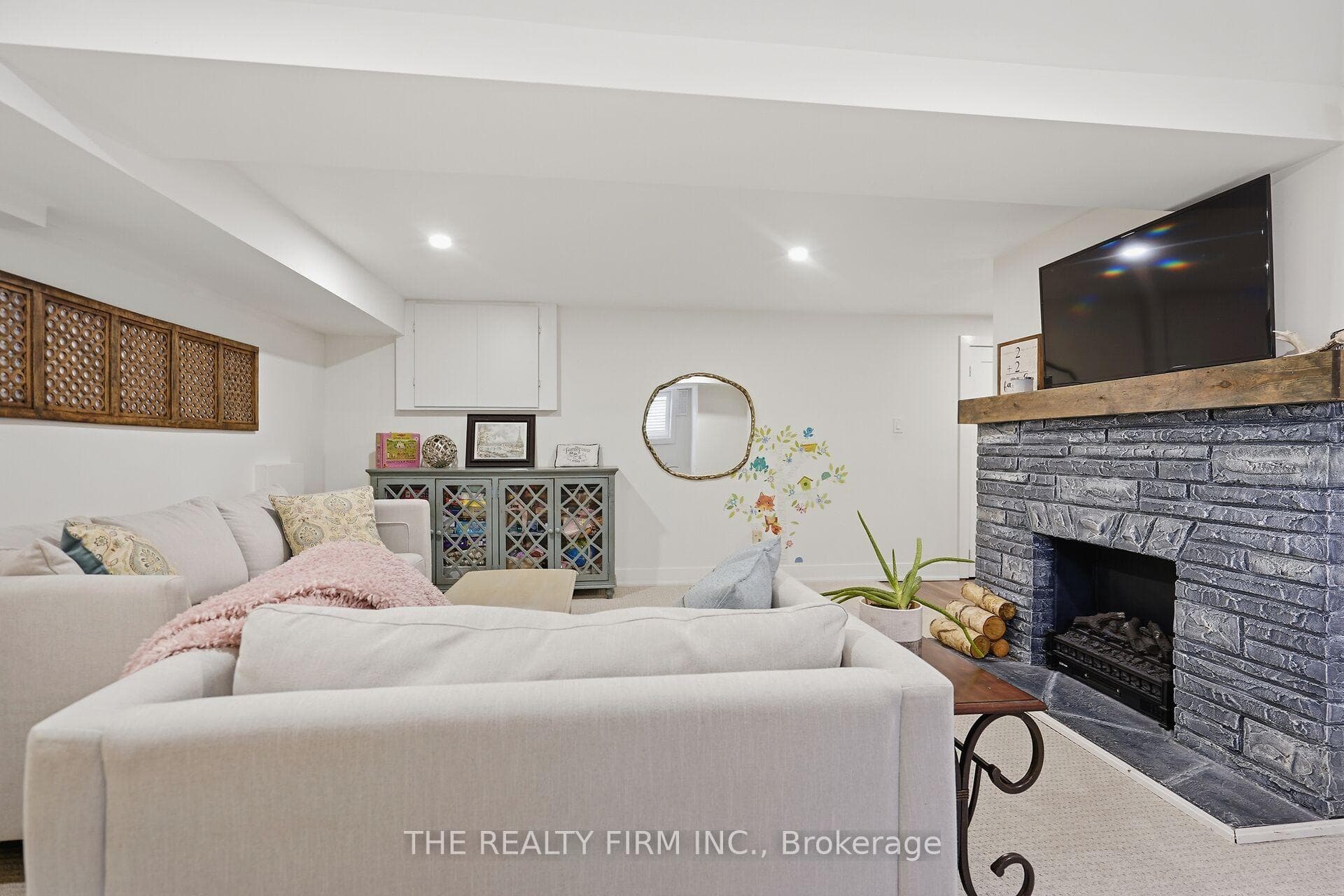 424 Hickson Avenue photo 33