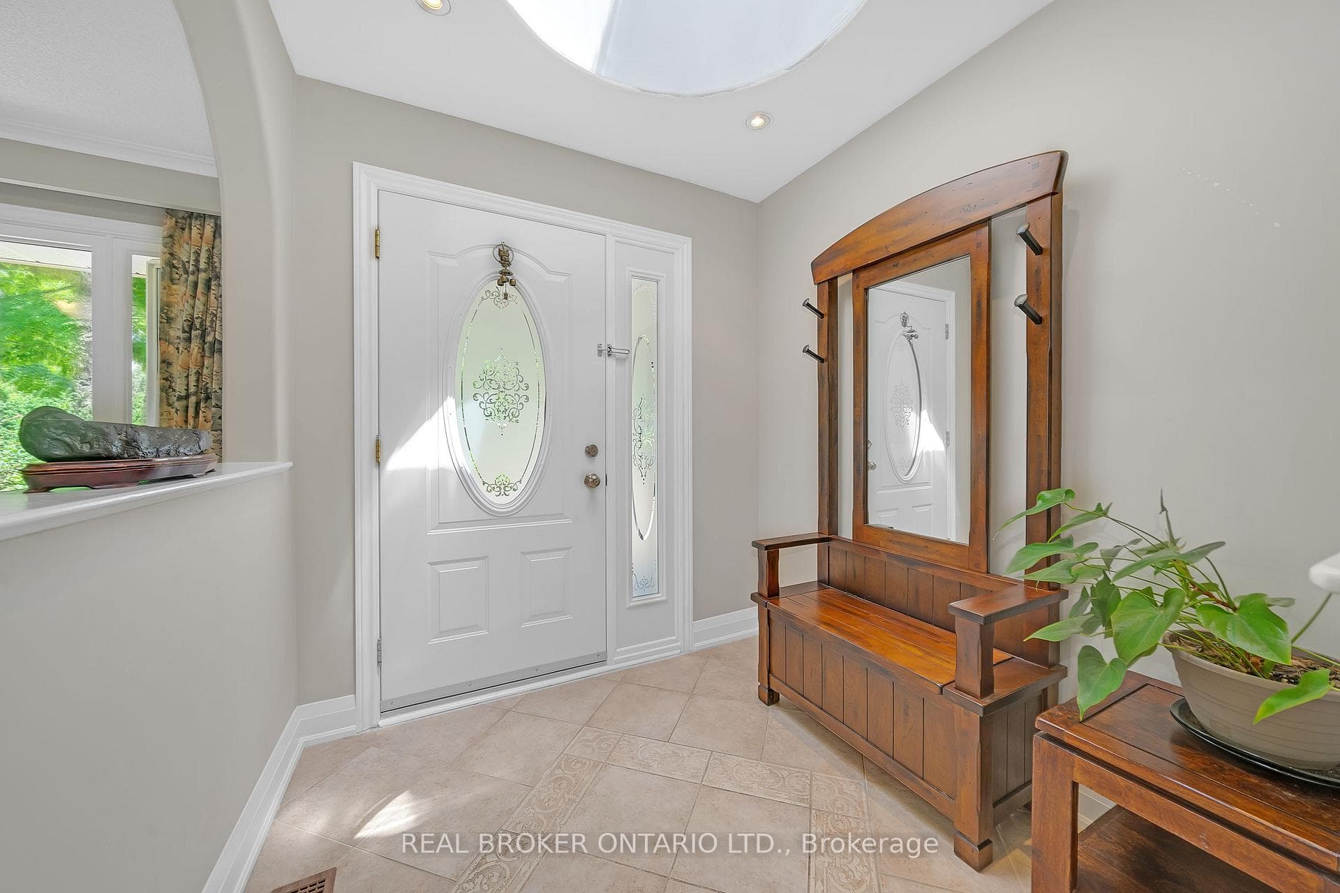 9 Overbank Crescent photo 4