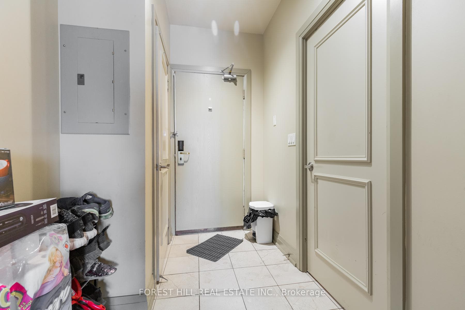 2737 Keele Street Unit 215 photo 4