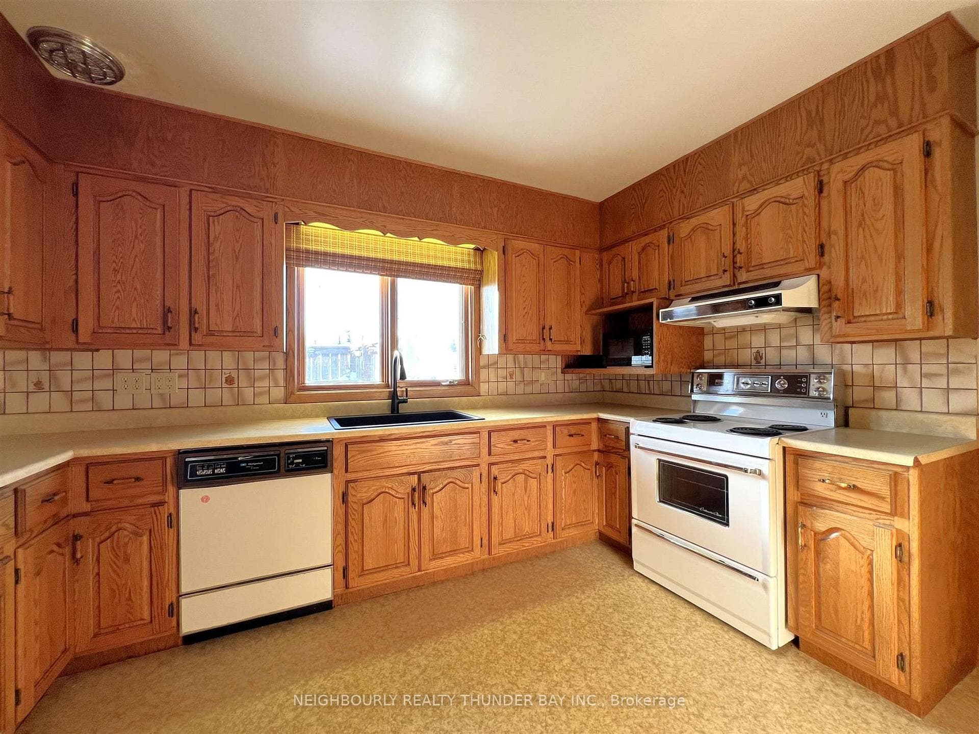216 Caroline Street photo 9