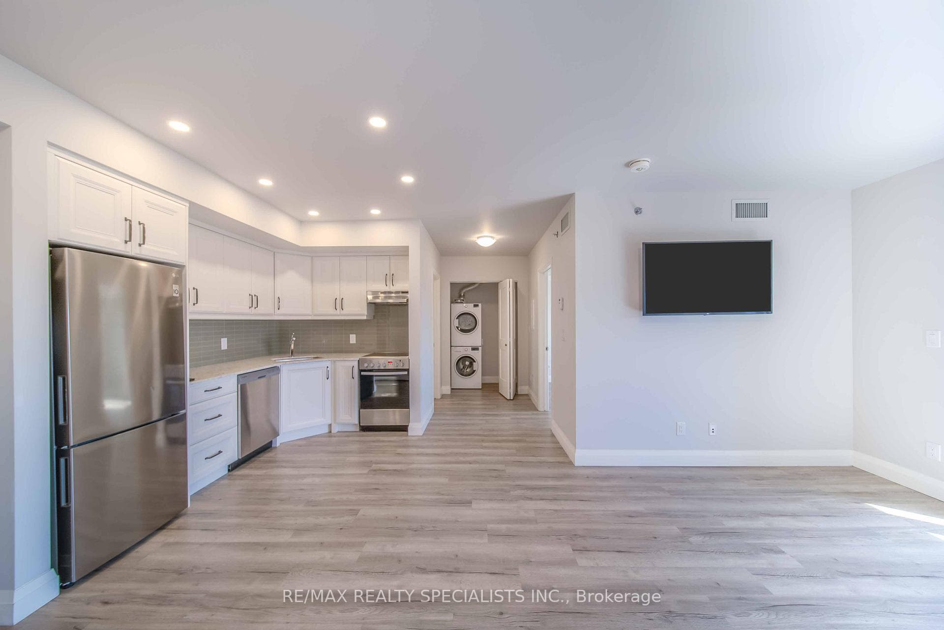 5698 MAIN Street Unit 702 photo 8