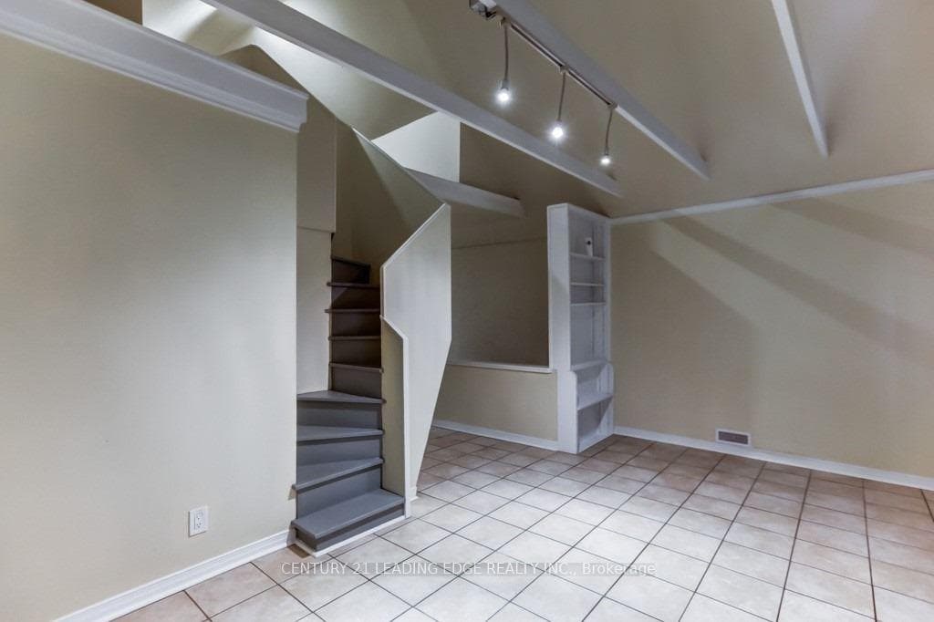 10 Lambton Avenue photo 19