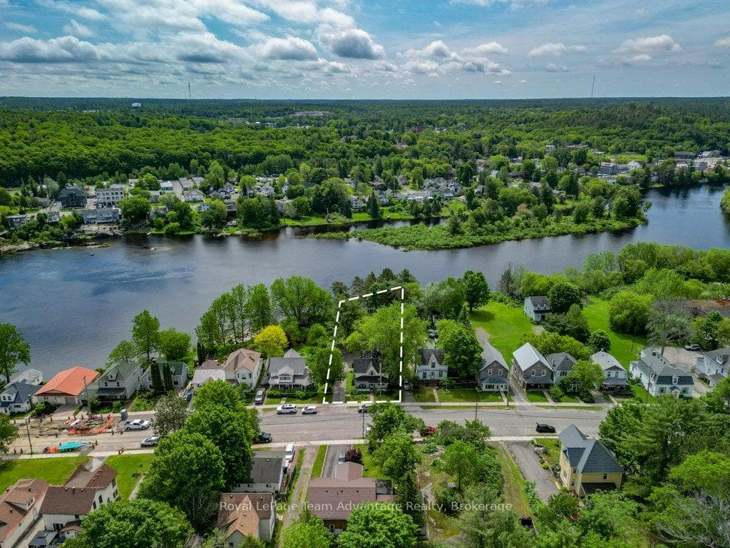 Aerial with Approximate Lot Line